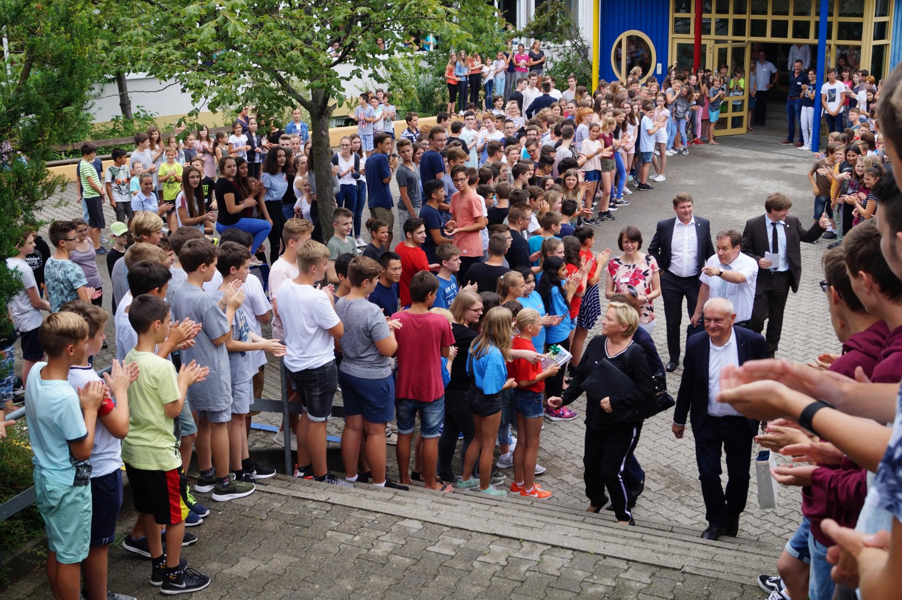 besuch-der-ministerin-f-r-kultus-jugend-und-sport-an-der-mpr-max-planck-realschule-bretten